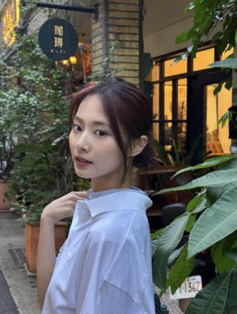 ▲▼▲▼子瑜悄悄現蹤台北！　絕美自拍連發「熟悉街景被認出」粉絲驚呼：人在台灣。（圖／翻攝自子瑜IG）