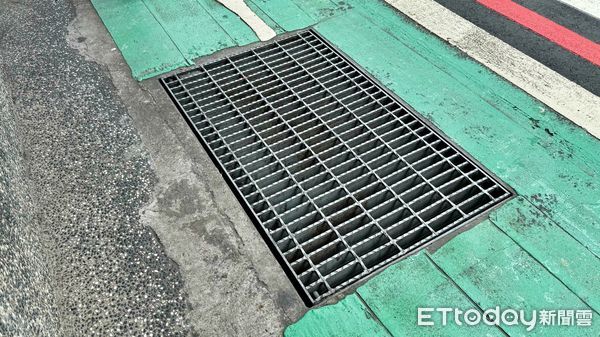 ▲水溝蓋。（圖／記者郭世賢攝）