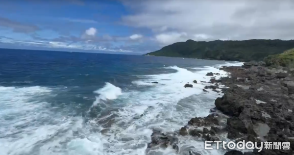 ▲▼            海巡於綠島大白沙至紫坪露營區礁岩一帶進行搜索。（圖／記者楊晨東翻攝，下同）