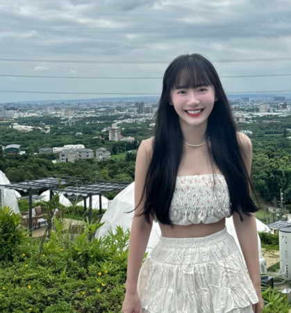 ▲昆娜曬出與好友們出遊的美照。（圖／翻攝自昆娜Instagram）