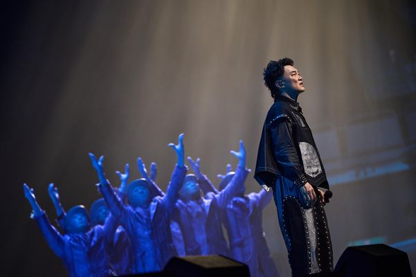 ▲▼陳奕迅多次鞠躬感謝歌迷。（圖／My Kan提供）