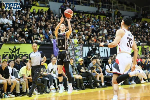 ▲新北國王林書豪、林書緯、沃許本，戰神雷蒙恩。（圖／TPBL職籃提供）