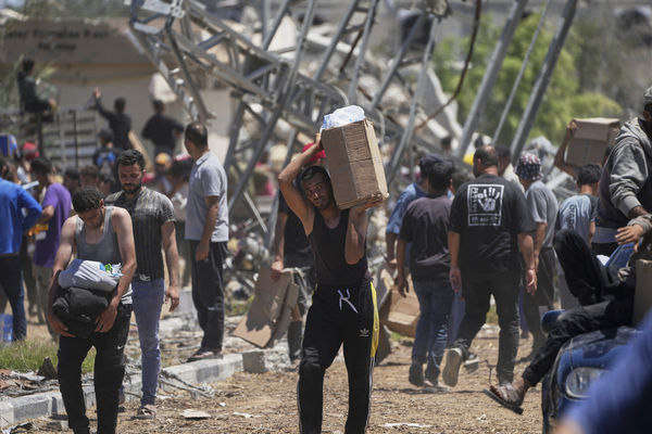 ▲▼加薩走廊居民領取救濟糧食。（圖／達志影像／美聯社）