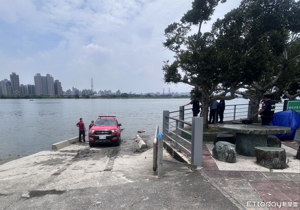 快訊／大同敦煌碼頭驚見浮屍！男性遺體卡岸邊　民眾急報警