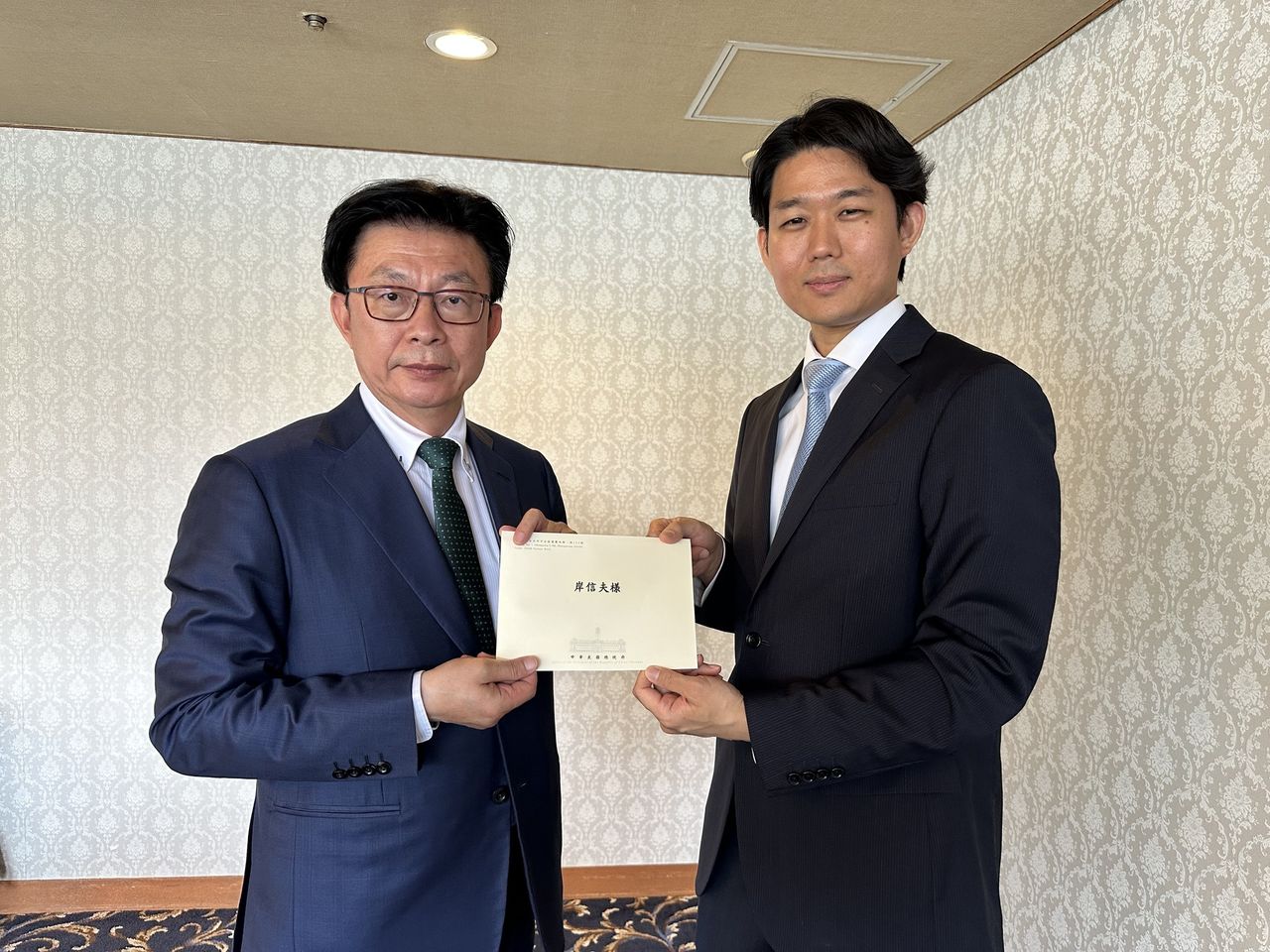 賴清德請郭國文轉交親筆信　跨海給安倍胞弟、前防衛大臣岸信夫