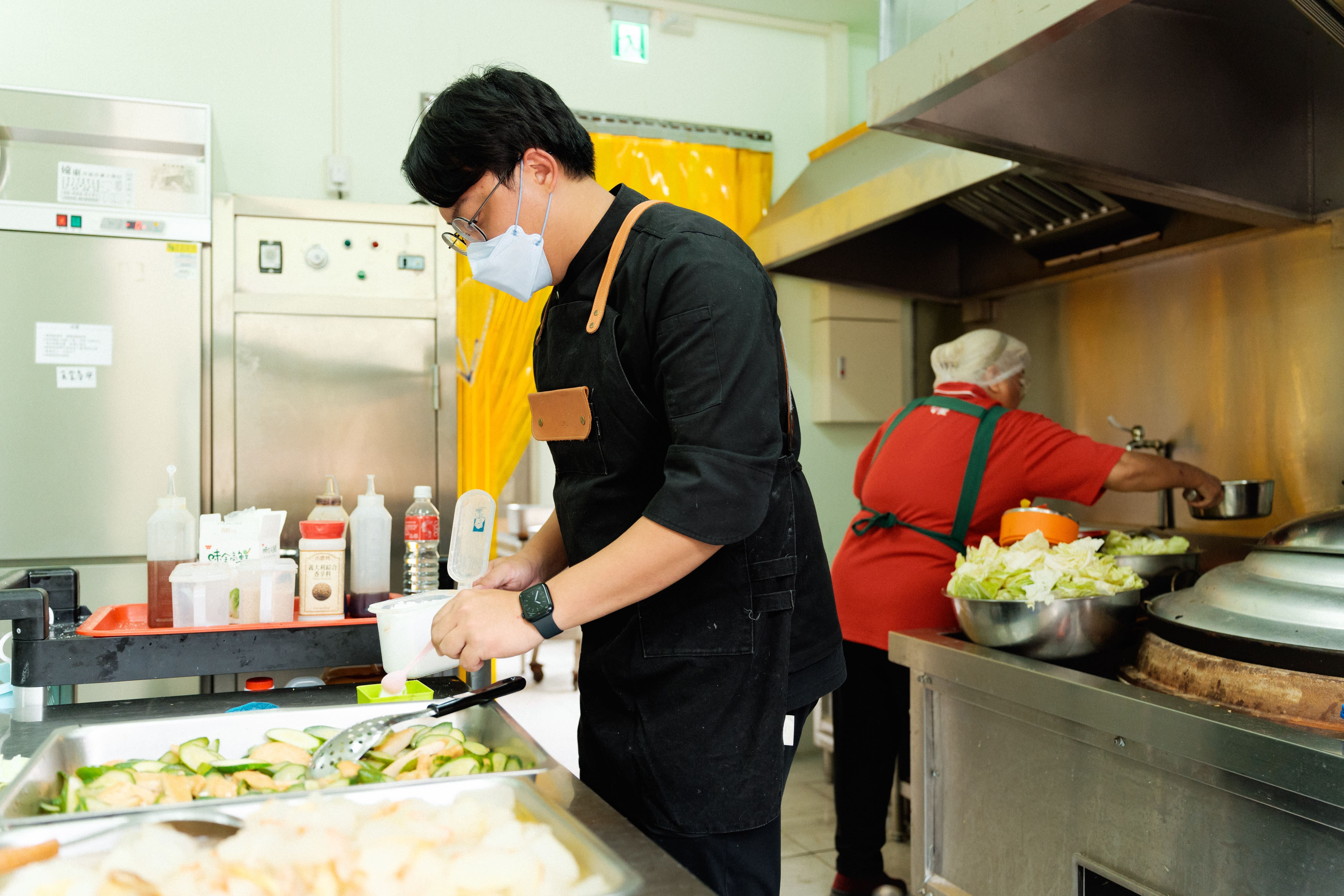 ▲▼天主教中華聖母基金會,暖暖老人食堂,長輩,餐食。（圖／基金金提供）