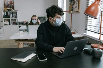 別小看新冠!病毒會使「智商下滑」 醫示警:連輕症都讓你變笨