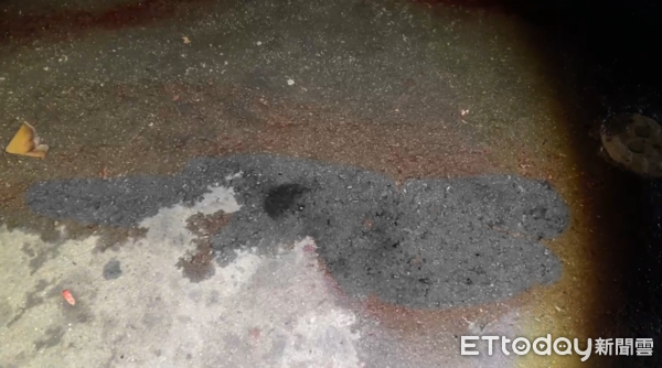 ▲▼台中五權夜市濺血，哥持斧頭猛砍弟。（圖／記者許權毅翻攝）