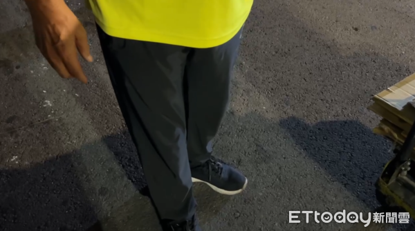 ▲▼台中五權夜市濺血，哥持斧頭猛砍弟。（圖／記者許權毅翻攝）