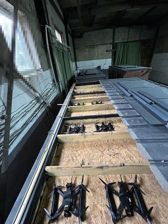 ▲▼烏軍將117架無人機事先藏於木製貨櫃中，運送至俄羅斯境內多個戰略目標周邊。（圖／翻攝自X）