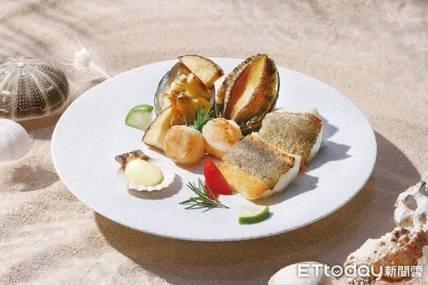 ▲雙人以上同行出示身分證，上面各有「1或一、壹」字樣，送鮑魚干貝海鮮盤。（圖／王品集團提供）