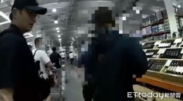 ▲台南好市多偷拍案，斗煥坪少校疑似偷拍女店員被逮。（圖／記者林東良翻攝，下同）