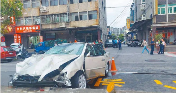 三峽車禍釀3死12傷。（圖／報系資料照）