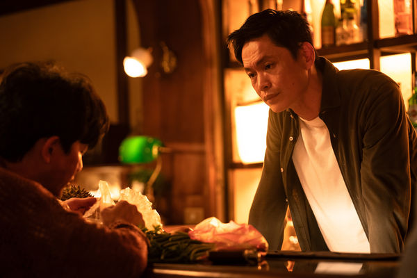 ▲黃鐙輝客串《喝酒吧！笨蛋》，與莫子儀同台飆戲。（圖／逆光電影提供）