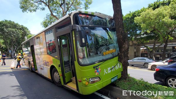 ▲▼             士林銘傳大學附近發生車禍。（圖／記者黃彥傑攝，下同）