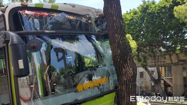 ▲▼             士林銘傳大學附近發生車禍。（圖／記者黃彥傑攝，下同）