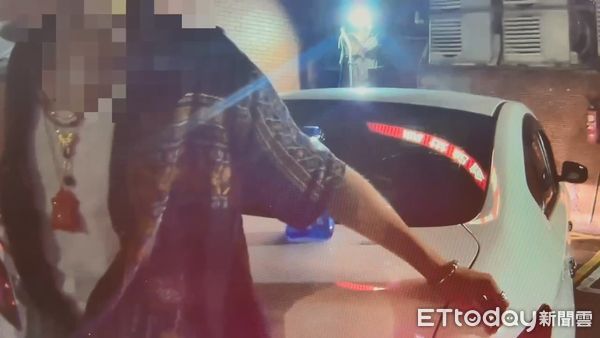 ▲大安警方逮捕涉疑販毒、毒駕的石男並起獲大麻等毒品。（圖／記者張君豪翻攝）