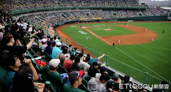 ▲▼高雄限定！「50元看職棒」國小生也納入　20場賽事6/3開放預約。（圖／記者賴文萱翻攝）