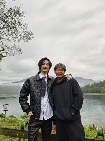 ▲▼李英宏和導演鄔鶴宏共同攜手打造影集式 MV「東方美人四部曲」。（圖／晝夜娛樂產業有限公司提供）