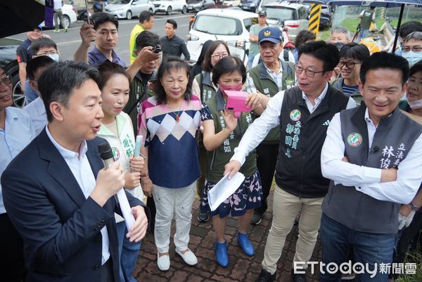 ▲立委郭國文、林俊憲與交通部長陳世凱2日會勘南41延伸案，盼加速跨溪大橋推動。（記者林東良翻攝，下同）