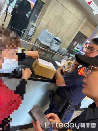 ▲里港警方勸阻謝姓女子匯款             。（圖／記者陳崑福翻攝）