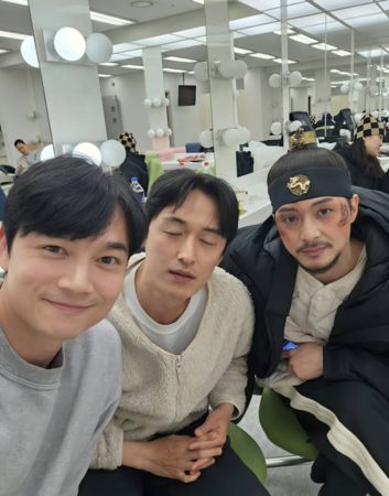 ▲▼《鬼宮》八尺鬼真面目公開。（圖／翻攝自徐道永IG）