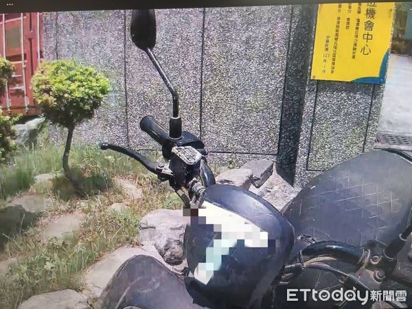 ▲東港警分局員警助陳姓阿北返家            。（圖／記者陳崑福翻攝）