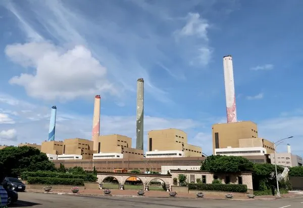 ▲▼台電今日回應台中電廠機組許可證議題，表示電廠機組皆依法運轉，其中五部機已向台中市府申請展延中，配合市府審查權限並兼顧穩定供電。圖為台中電廠。（圖／台電提供）