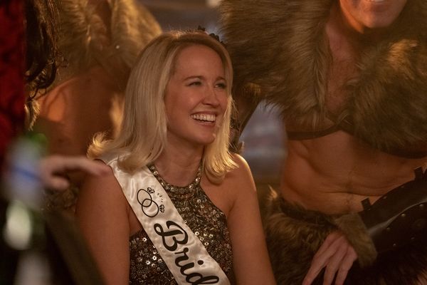 ▲《超硬伴娘》由瑞貝爾威爾森、安娜坎普主演。（圖／采昌提供）