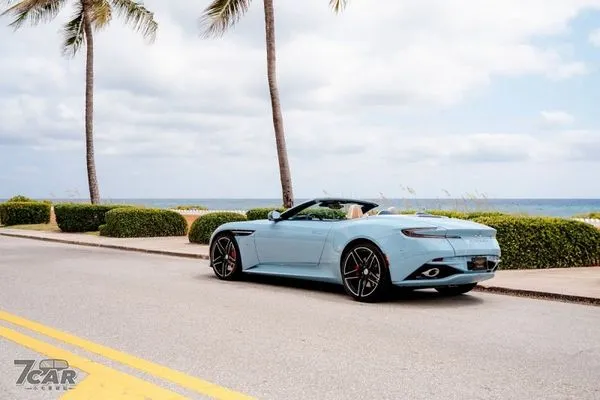 Aston Martin 推出全球唯一 Palm Beach 特仕版 DB12 Volante