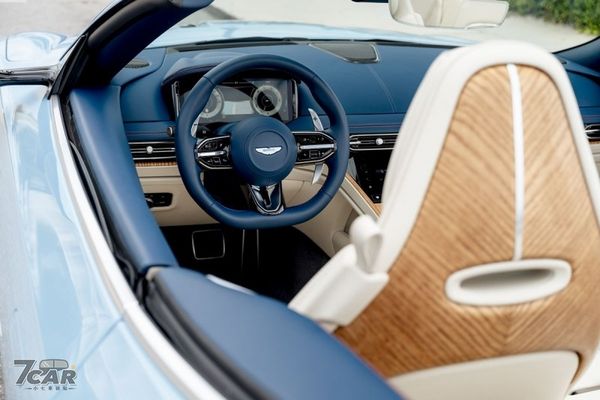 Aston Martin 推出全球唯一 Palm Beach 特仕版 DB12 Volante