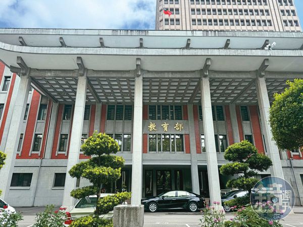 教育部挨批對葉丙成洩露性平個資的行為裝瞎不理，事後還想粉飾太平。