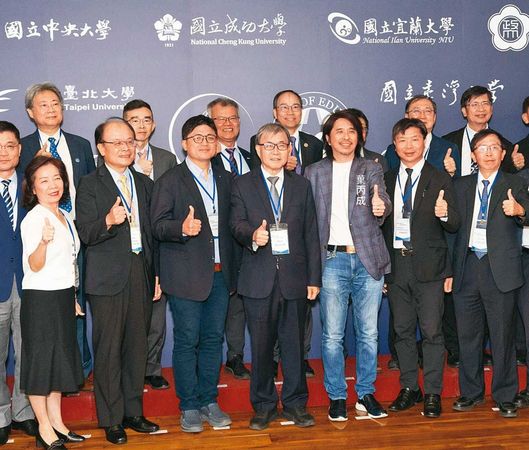 葉丙成剛上任時，聯合25所大學成立「TAICI台灣大專院校人工智慧學程聯盟」的政策，也遭批評成效不彰。（翻攝教育部官網）