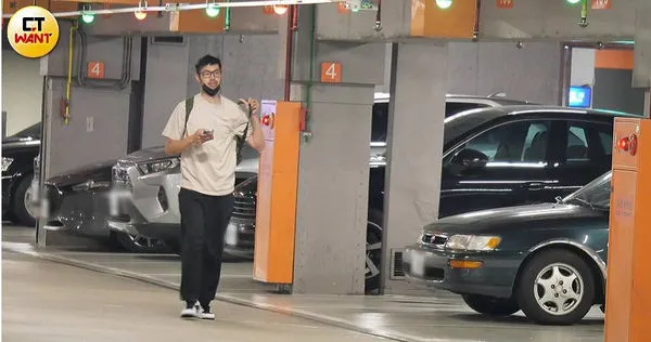 前輩送暖2／他逃兵劇組急除名　王大陸被BBC專文報導