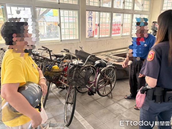 ▲陳姓婦人領回自己借來的腳踏車             。（圖／記者陳崑福翻攝）