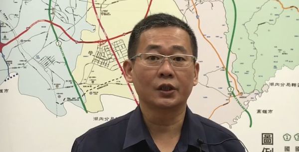 ▲台南市歸仁區黑輪攤爆發客人間衝突，警方獲報後立即到場處理。（圖／翻攝自社會事新聞影音）