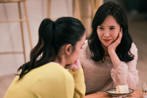 ▲陳庭妮在《慶祝》中與天心談心。（圖／寬想國際娛樂提供）