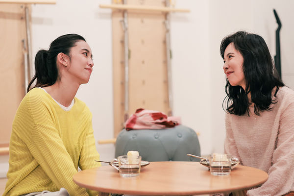 ▲陳庭妮在《慶祝》中與天心談心。（圖／寬想國際娛樂提供）