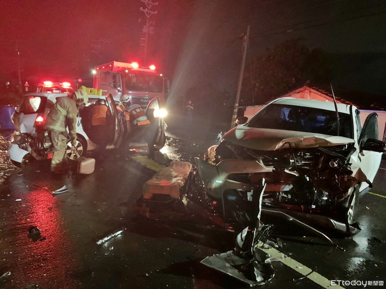 快訊／台南嚴重車禍！2車碰撞「3人受困」無生命跡象