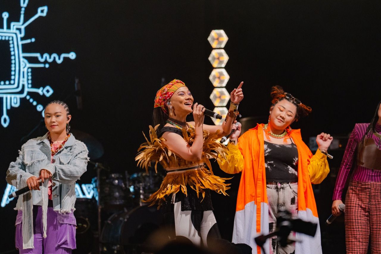 ▲▼阿爆率領那屋瓦少女組登非洲史瓦帝尼灌木之火音樂節。（圖／Nanguaq那屋瓦提供）