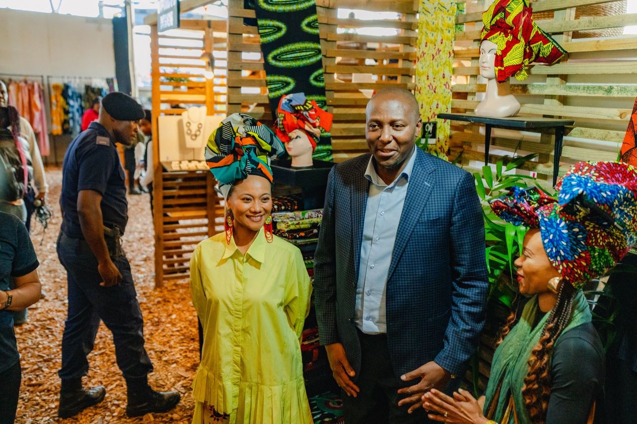 ▲▼阿爆率領那屋瓦少女組登非洲史瓦帝尼灌木之火音樂節。（圖／Nanguaq那屋瓦提供）