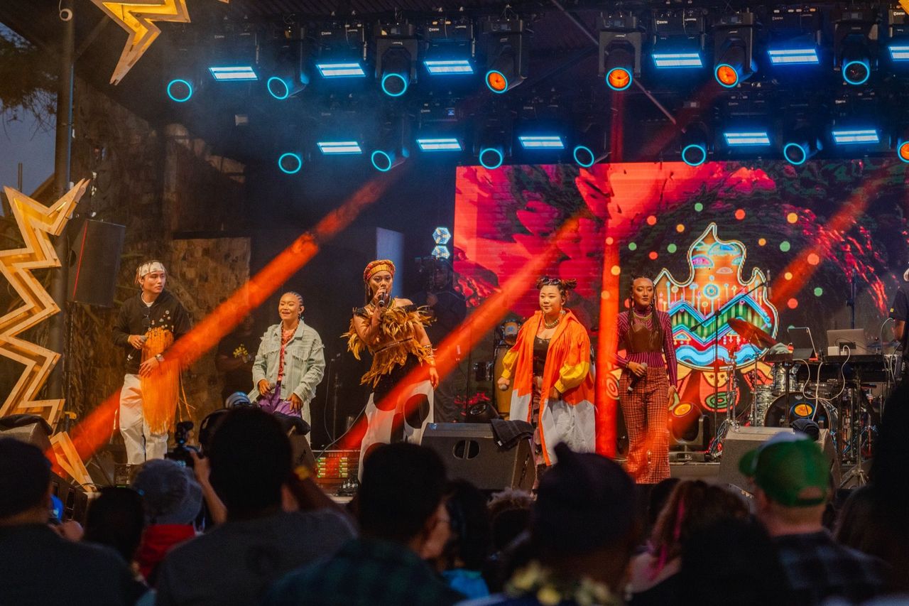 ▲▼阿爆率領那屋瓦少女組登非洲史瓦帝尼灌木之火音樂節。（圖／Nanguaq那屋瓦提供）