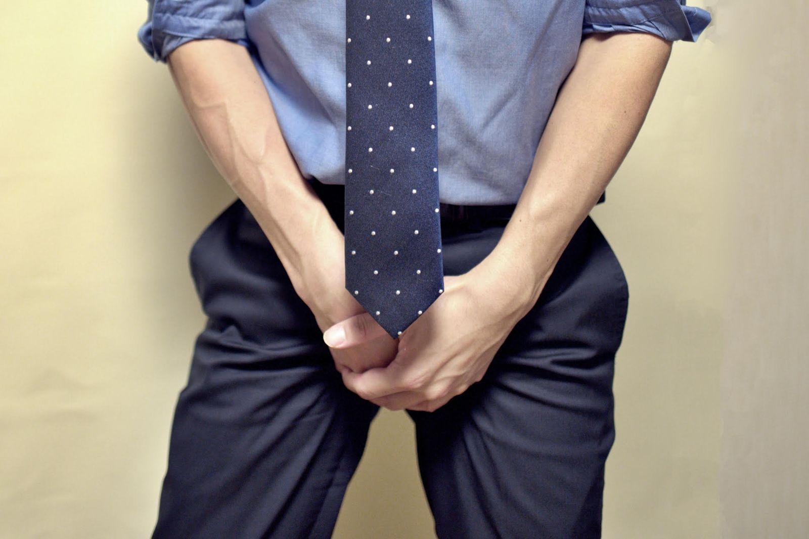 尿急男新加坡水溝隨地解放　掏7元想賄賂「換來10天牢飯」