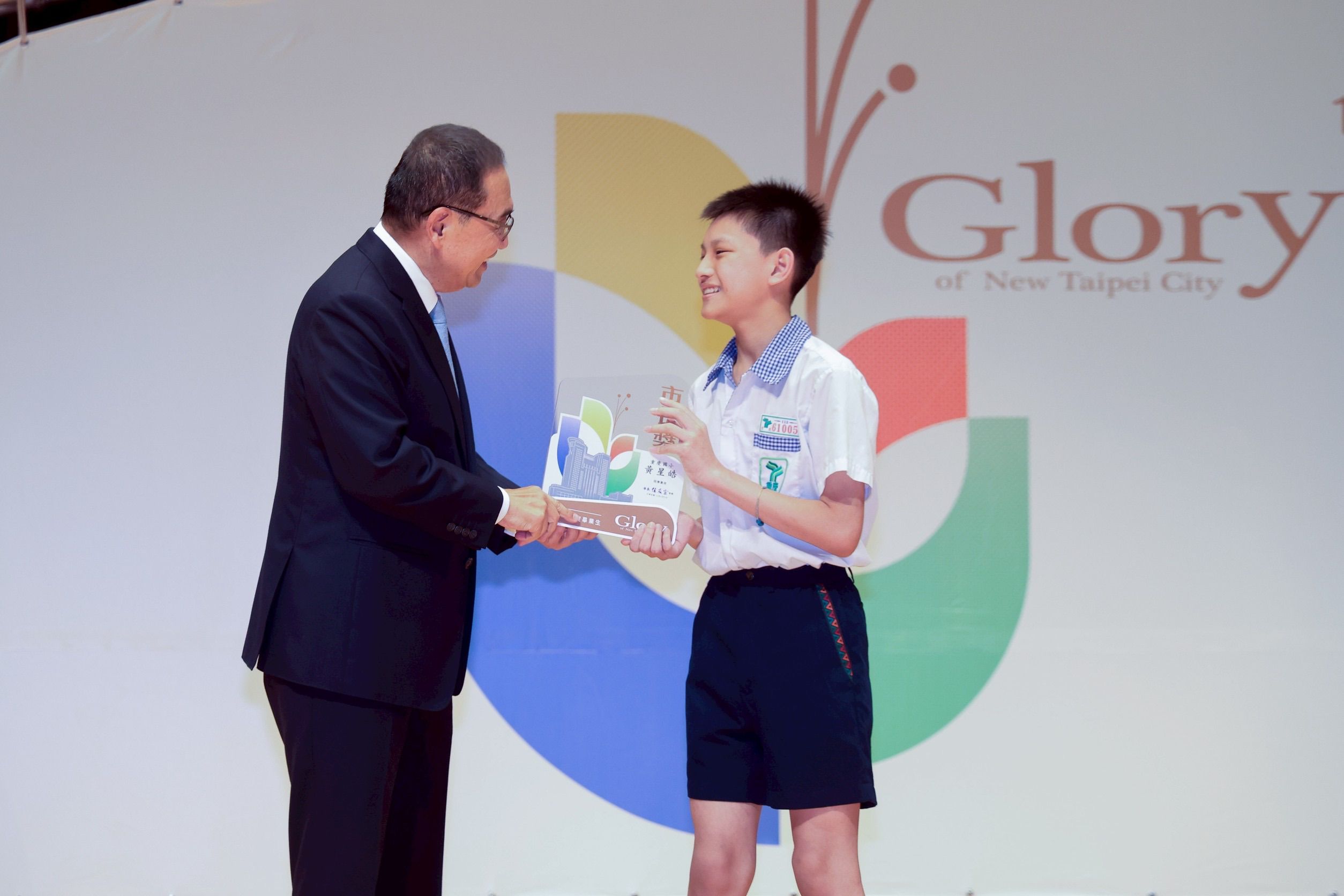 ▲新北頒發市長獎、技藝頂尖獎。（圖／新北市教育局提供）
