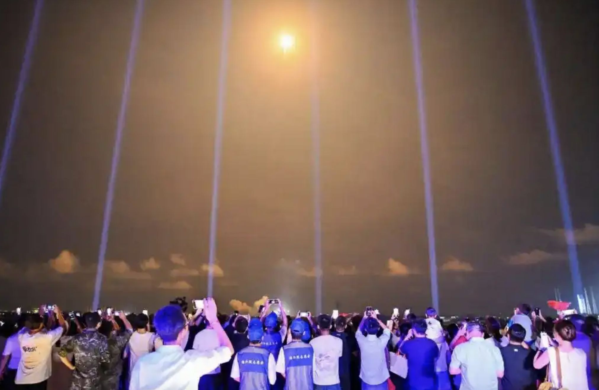 ▲遊客在海南文昌體驗「追火箭」的樂趣。（圖／翻攝人民日報）