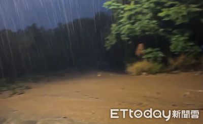 快訊／台東豪雨強襲！爆土石流、馬路泥水狂湧　太麻里1部落宣布撤村