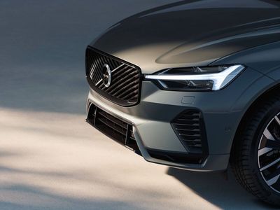 Volvo「二度小改XC60」再添新色！OTA更新影音升級、台灣即將導入