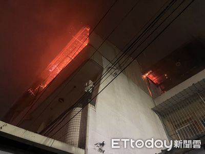 快訊／台南民宅凌晨火警　明火延燒四面