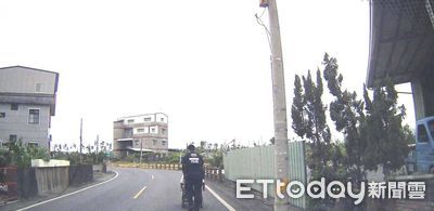 7旬翁頂烈日坐輪椅走500米看診　東港警推他回家