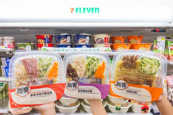 ▲▼7-ELEVEN即日起響應環境部「抗高溫調適對策聯盟」，全台門市集結逾百項商品規劃長期優惠。（圖／業者提供）